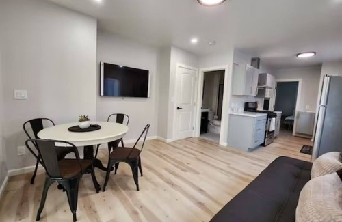 Upper Telegraph Apartment | Gorgeous 2Bedroom - Walk to UCB