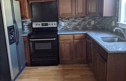 Townville Apartment | Gorgeous 2br/2ba townhome on Lake Hartwell with shared dock privileges