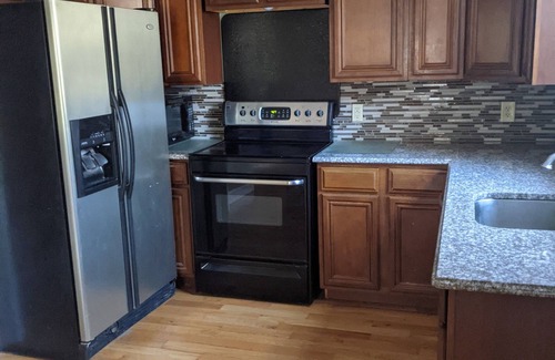 Townville Apartment | Gorgeous 2br/2ba townhome on Lake Hartwell with shared dock privileges