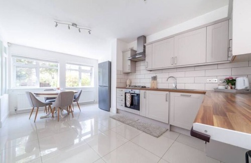 Stroud Green Apartment | Gorgeous 2BR flat w/priv Gdn, Crouch End