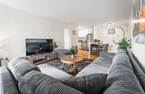 North Brookline Apartment | Gorgeous 2BR Next to BU 8349