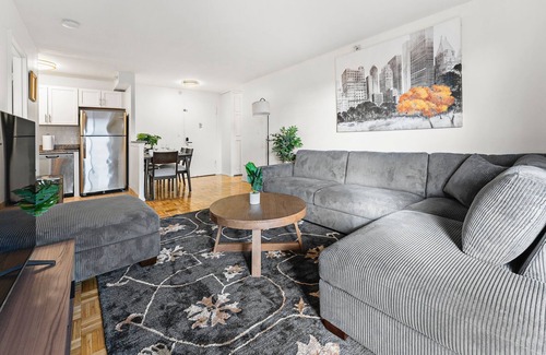 North Brookline Apartment | Gorgeous 2BR Next to BU 8349