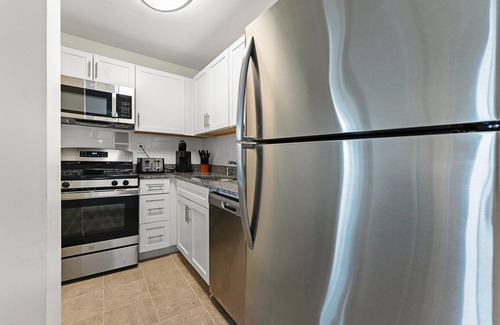 North Brookline Apartment | Gorgeous 2BR Next to BU 8349