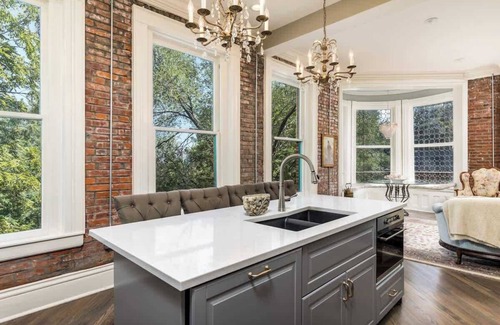 Westside North Apartment | Gorgeous 2nd & 3rd of Mansion