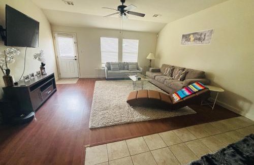 Buda House | Gorgeous 2story Home with 4 bedrooms