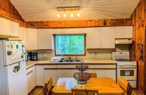 Arden Cottage | Gorgeous 3 bed rooms waterfront cottage on Kennebec Lake