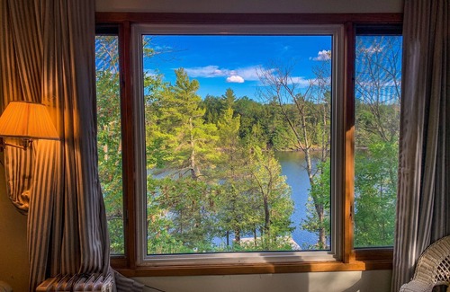 Arden Cottage | Gorgeous 3 bed rooms waterfront cottage on Kennebec Lake