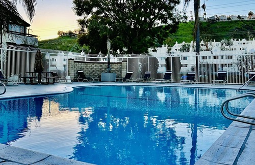 Canyon Country Condo | Gorgeous 3 Bedroom Condo