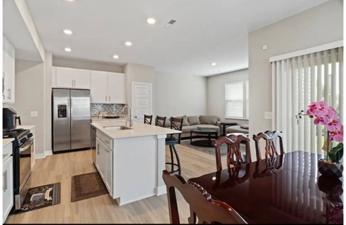 Avon House | Gorgeous 3 Bedroom 2.5 Bath Townhome