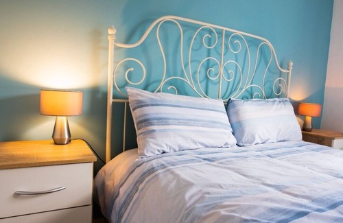 Reading City Centre Cottage | Gorgeous 3-Bedroom Cottage by the river in Reading