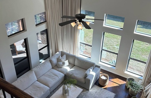 Corinth House | Gorgeous 3-Bedroom Family Home with Pizza Oven, Jacuzzi Bath & Office!