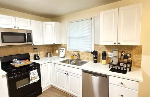 Petersburg House | Gorgeous 3-bedroom house with AC in charming Petersburg