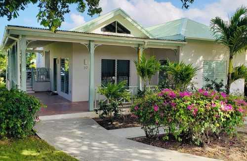 Saint John Parish House | Gorgeous 3-bedroom house with WiFi in Cedar Valley Springs, next to Golf Course