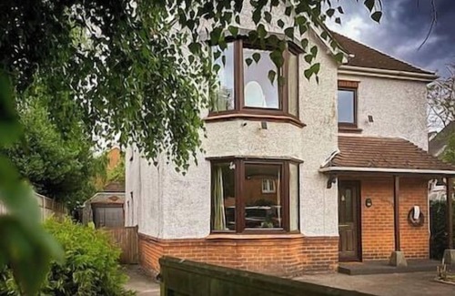Newbury Apartment | Gorgeous 3 Bedroom pet and child friendly home in Newbury wit Free EV Charging