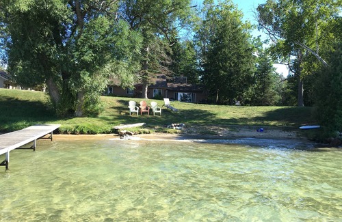 Alden House | Gorgeous 3 bedroom waterfront home on South Torch Lake