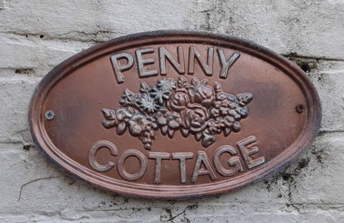 Eastleigh Cottage | Gorgeous 3 storey cottage. Pet friendly!n7 miles from Winchester.