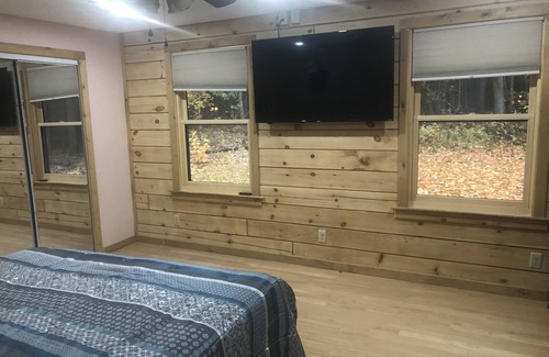 Plattsburgh Cabin | Gorgeous 3bd 3ba Log Home w/Sauna, Screened Porch, and Fire Pit