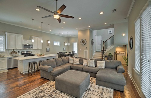 Shady Acres House | Gorgeous 3BD Townhouse in trendy area near downtown