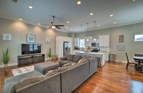 Shady Acres House | Gorgeous 3BD Townhouse in trendy area near downtown