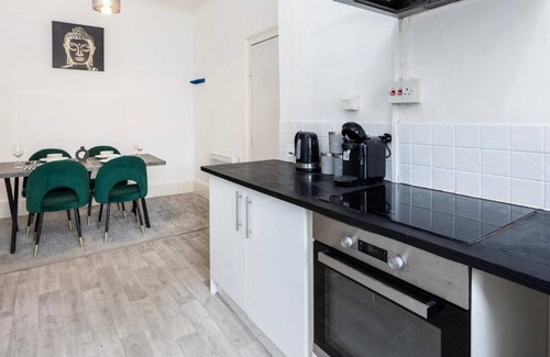 Chelmsford House | Gorgeous 3BR Home HIGH STREET LOCATION by Luxiety Stays