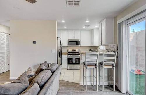 Enterprise House | Gorgeous 3BR Home Near Vegas Strip/Raider King Bed