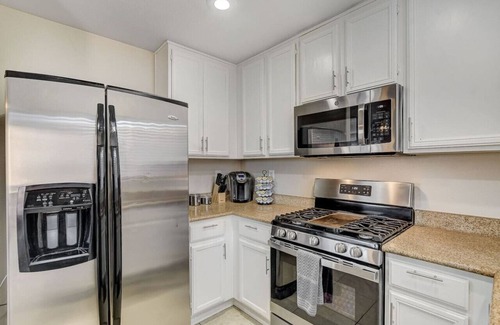 Enterprise House | Gorgeous 3BR Home Near Vegas Strip/Raider King Bed