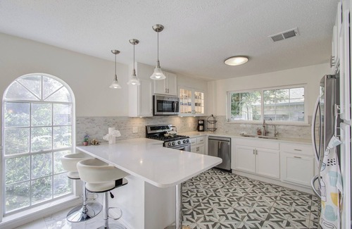 Clodine House | Gorgeous 4 Bd/2.5 Ba with King Suite
