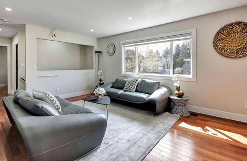 Guildford House | Gorgeous 4 Bedroom, 2 Washroom House