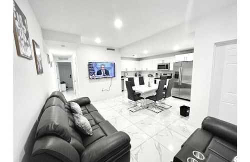 Princeton House | ❤️Gorgeous 4-Bedroom Home Top roof Free parking ❤️