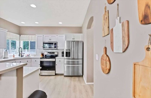 Meridian House | Gorgeous 4 bedroom Home in Meridian