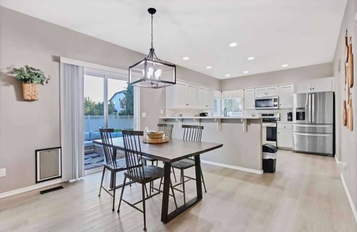 Meridian House | Gorgeous 4 bedroom Home in Meridian