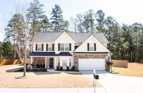 Conyers House | Gorgeous 4 Bedroom Home