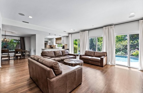 Northwest Dallas House | Gorgeous 4 Bedroom Home with a pool on Joe's Creek