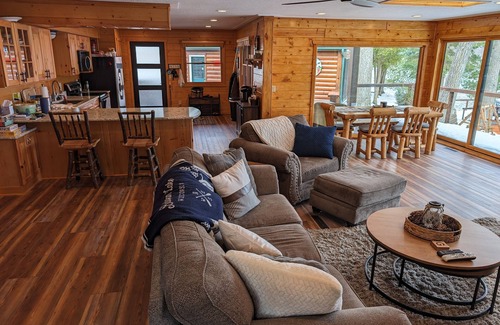 Balsam Lake House | Gorgeous 4 Bedroom, 2 Bathroom Property