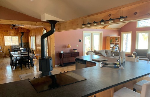 Unorganized Centre Parry Sound Cottage | GORGEOUS 4 Season WATERFRONT Cottage Family Getaway, Sleeps up to 14 w loft apt