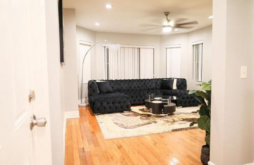 South Shore Apartment | Gorgeous 4BDR in Chicago,15mins from DWTN