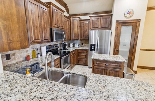 Abilene House | Gorgeous 4br Dakota Springs Home 3 Bedroom Home
