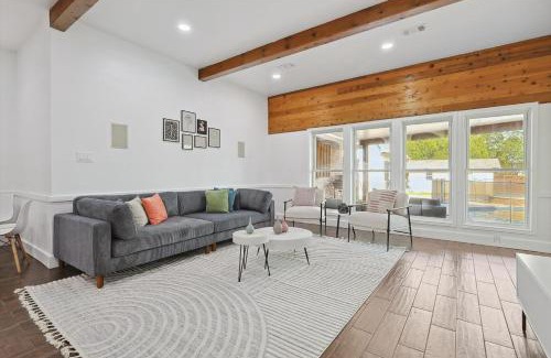 Denton House | Gorgeous 4BR Holiday Home with Huge Yard, Pool & Hot Tub