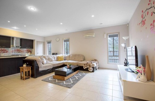 Point Cook House | Gorgeous 4BR home in Point Cook