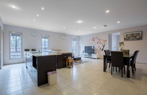 Point Cook House | Gorgeous 4BR home in Point Cook