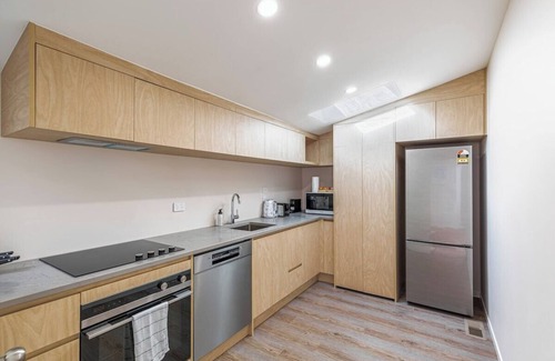 Mount Eden House | Gorgeous 4BR Mt Eden Retreat Villa