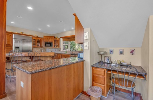 Granite Ridge Cabin | Gorgeous 5 BDR Retreat in Shaver Lake – Sleeps 10, Minutes from Water