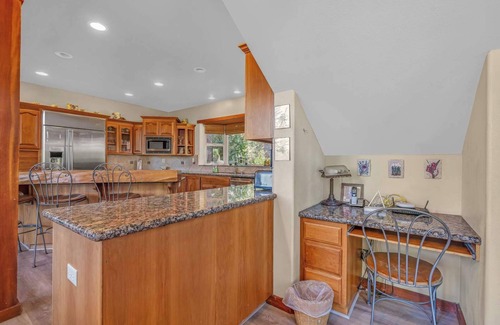 Granite Ridge Cabin | Gorgeous 5 BDR Traviloli Mountain Retreat for 10!