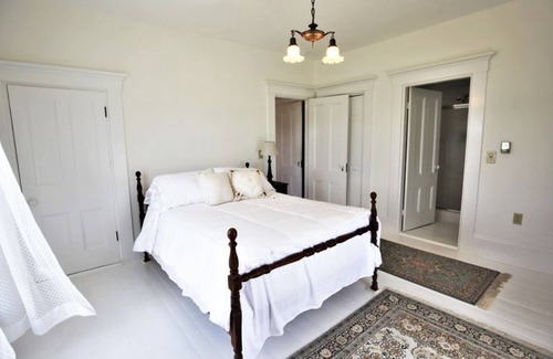 South Addison Other | Gorgeous 5 Bed Seaside Farmhouse!