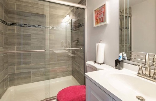 South Holland House | Gorgeous 5-bedroom home w/ POOL & Vehicle rental