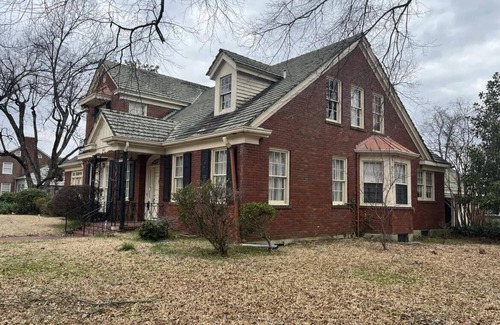 Clarksdale House | Gorgeous 5 Bedroom, 3 Bath Home within walking distance to Downtown Clarksdale!