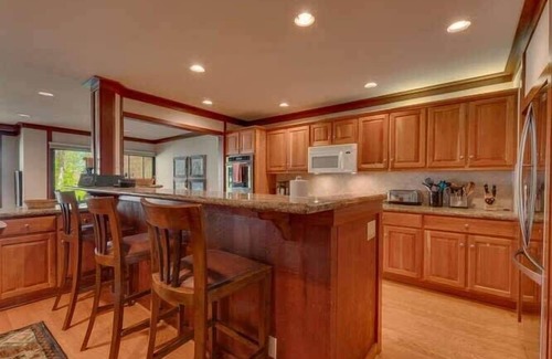 Lake Forest House | Gorgeous 5 Bedroom Cabin at Chinquapin | Unit 10