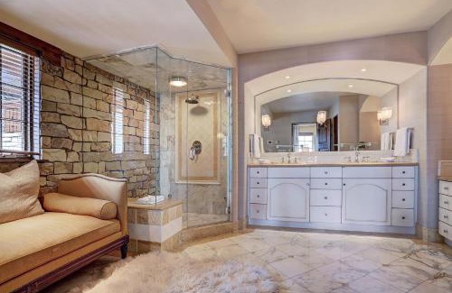 Vail House | Gorgeous 5 Bedroom Private Chalet in Vail Village