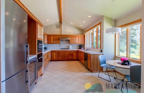 Neahkahnie Beach House | Gorgeous 5-Star Property on 1/4 Acre! Views from every room, Allergen and Pet Free