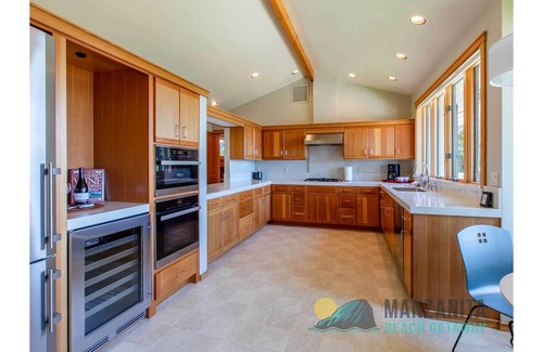Neahkahnie Beach House | Gorgeous 5-Star Property on 1/4 Acre! Views from every room, Allergen and Pet Free